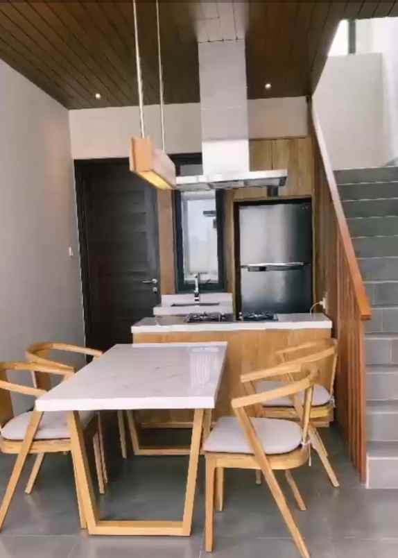 dijual villa modern lantai 2 lokasi canggu