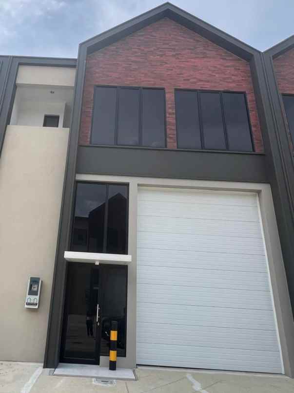 disewakan gudang multiguna 2 lantai di bizpark pik2