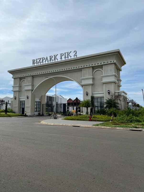 disewakan gudang multiguna 2 lantai di bizpark pik2