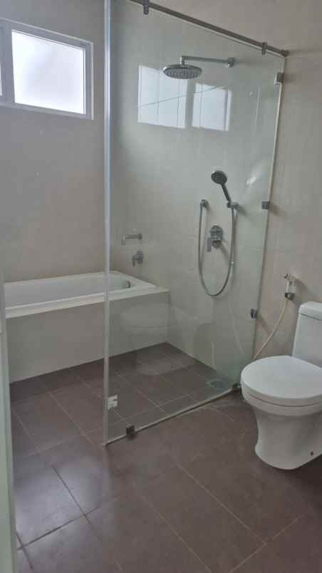 disewakan rumah cluster palm spring jgc