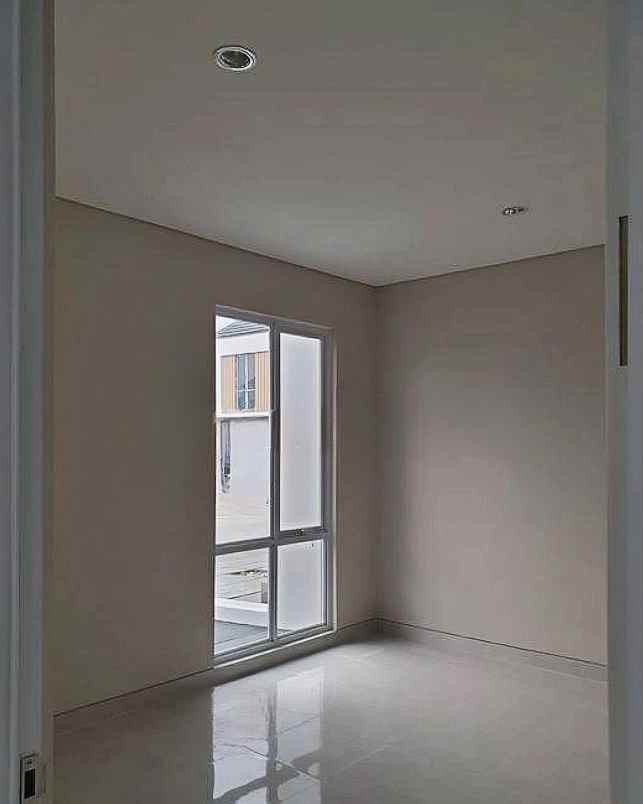 disewakan rumah paramount petals