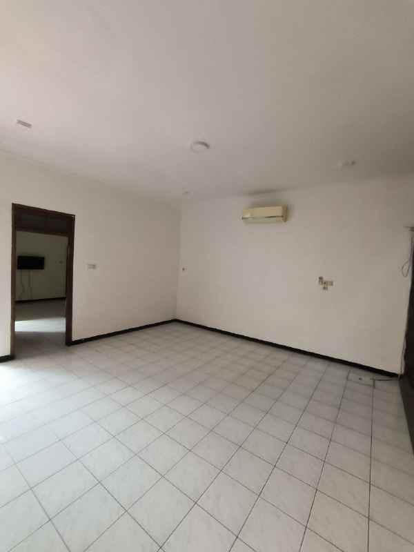 disewakan rumah simpang darmo permai selatan