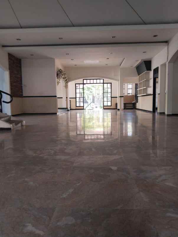 disewakan tempat usaha di surabaya