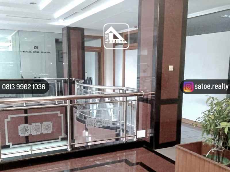 gedung kantor komersial 4 lantai di gondangdia menteng