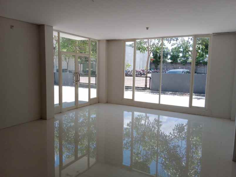 gudang di kawasan industri menganti gresik