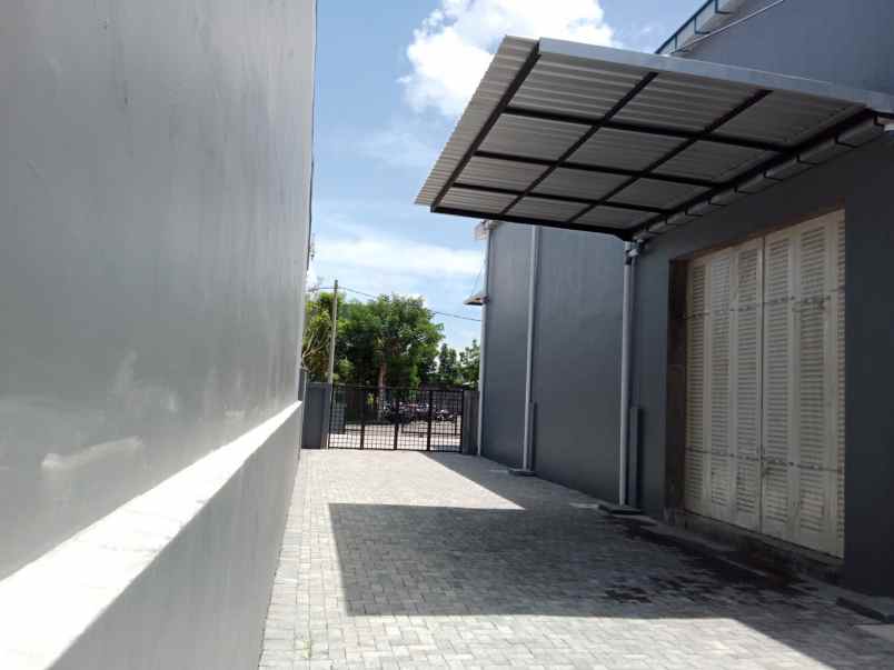 gudang di kawasan industri menganti gresik