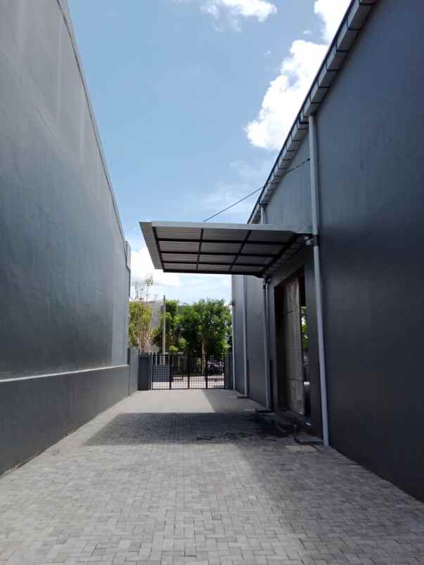 gudang di kawasan industri menganti gresik