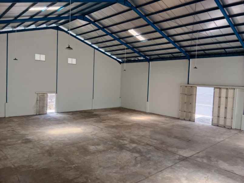 gudang di kawasan industri menganti gresik