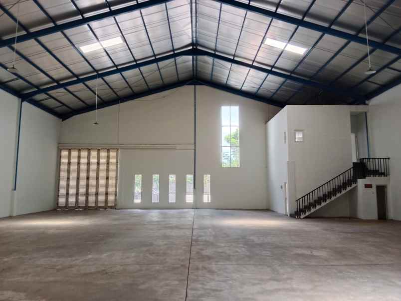 gudang di kawasan industri menganti gresik