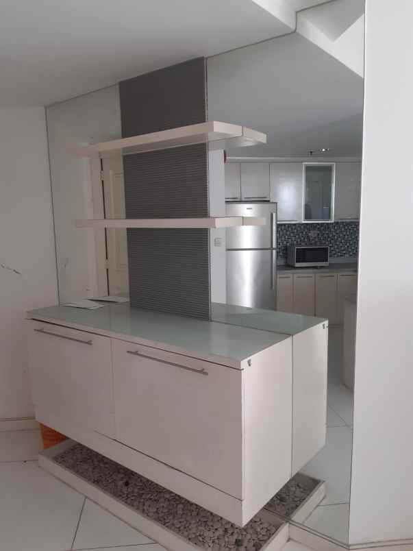 jual apartemen taman anggrek jak ut