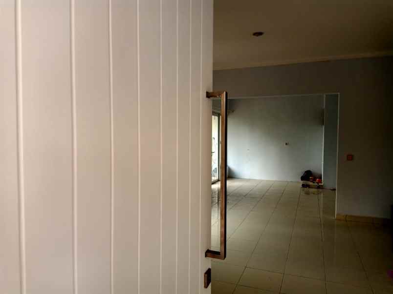 jual rumah hook primer village cipondoh