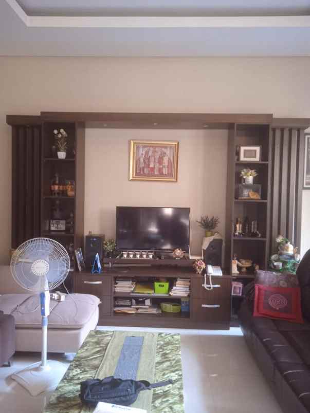 jual rumah mewah dengan swimming pool