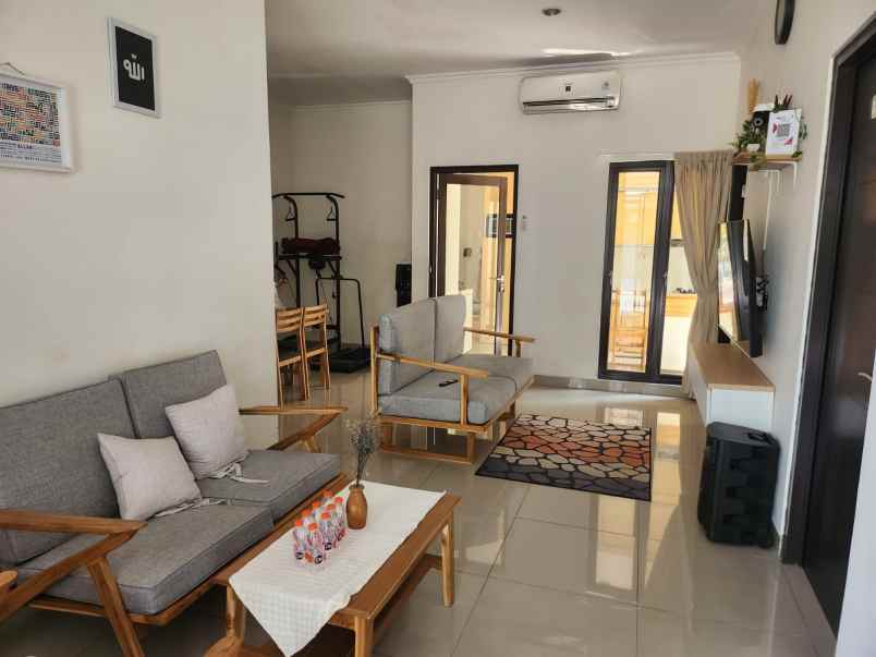 jual rumah mewah di perumahan grahayana karawang