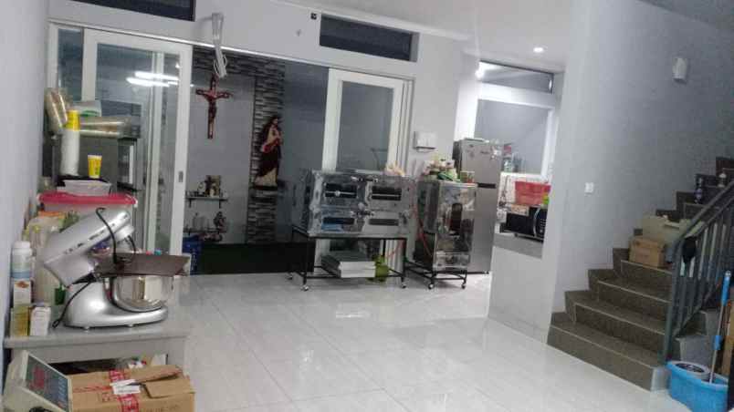 kost terusan buah batu