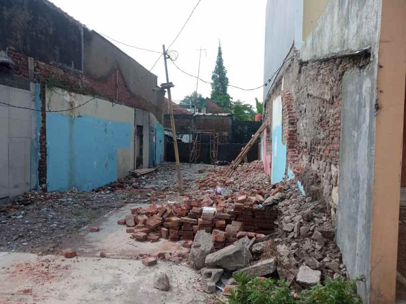 lahan usaha di dekat pasar manonjaya