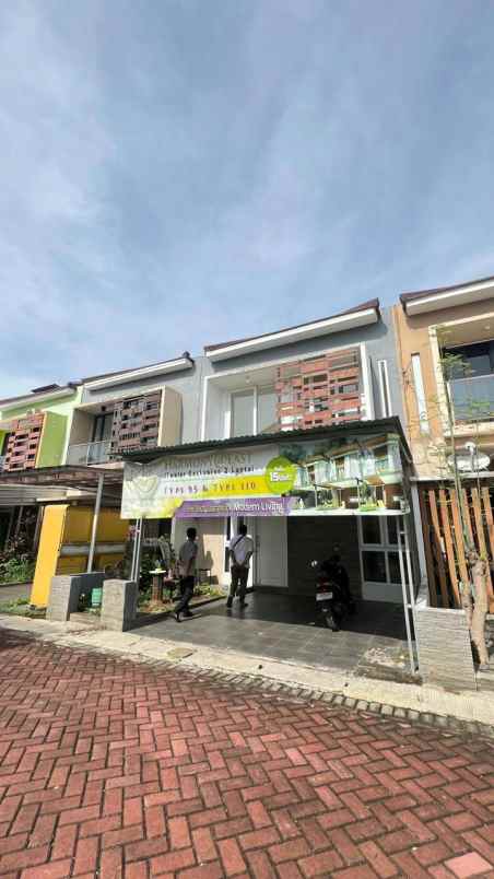 over kredit rumah 2 lantai di ciracas jakarta timur