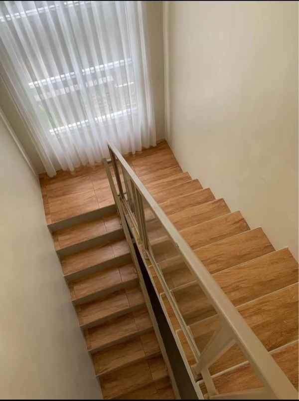 rukost full penghuni dan full furnished strategis