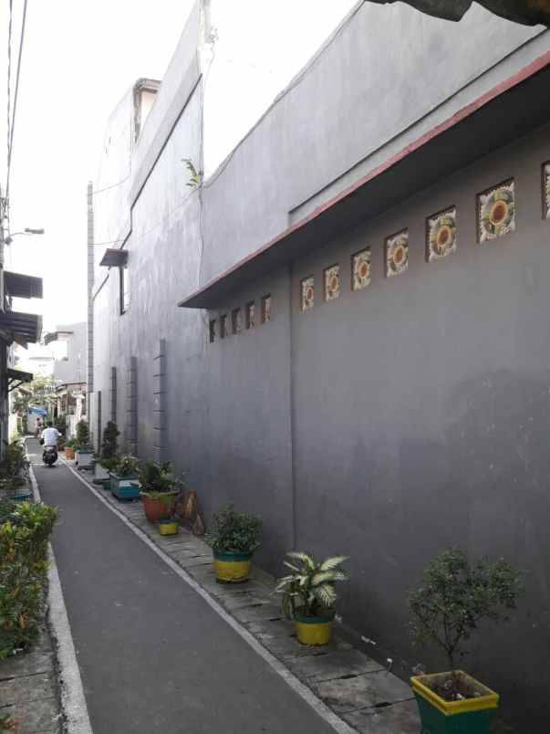 rumah 12x28 bonus kost kostan area raden saleh cikini