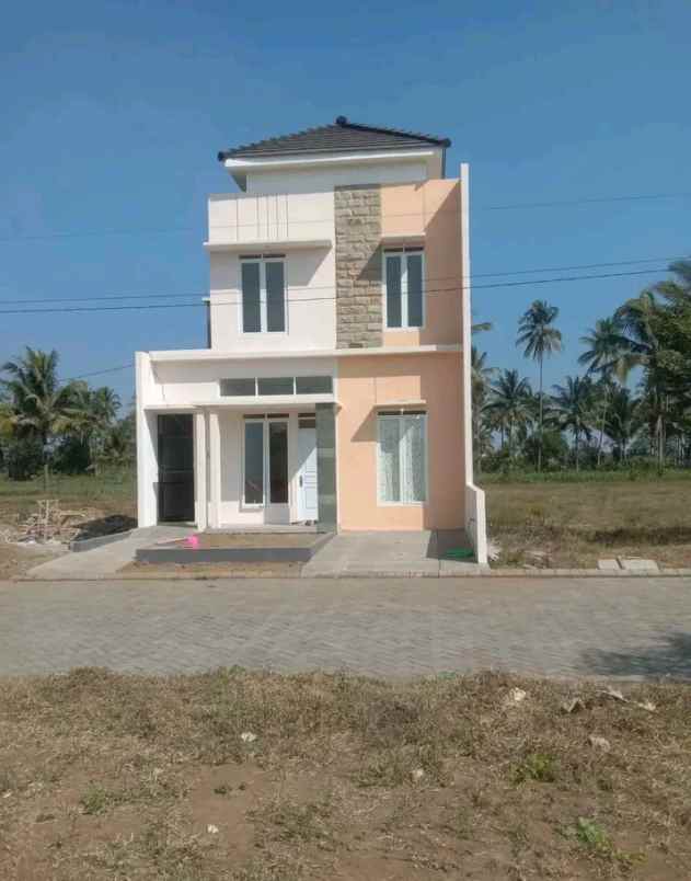 rumah 2 lantai bayar sekarang minggu depan ditempati