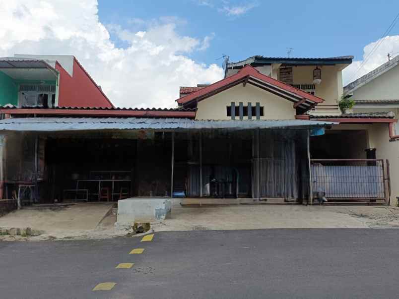 rumah 2 lantai di karonsih ngaliyan semarang