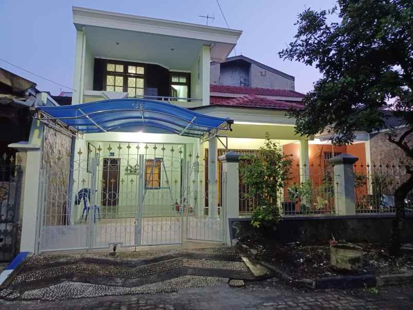 rumah 2 lantai lokasi strategis di araya