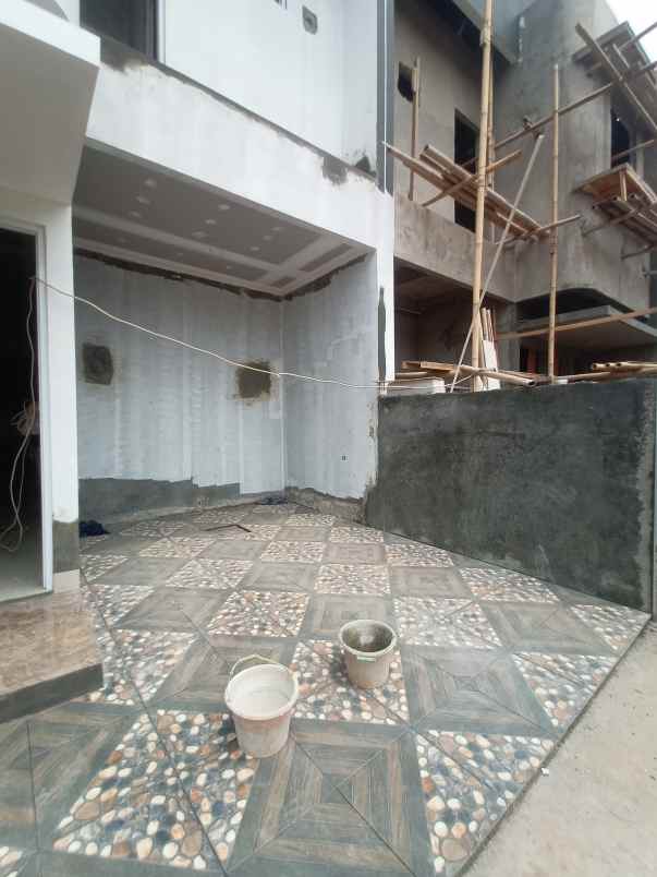 rumah 2 lantai minimalis tanpa dp di kota depok