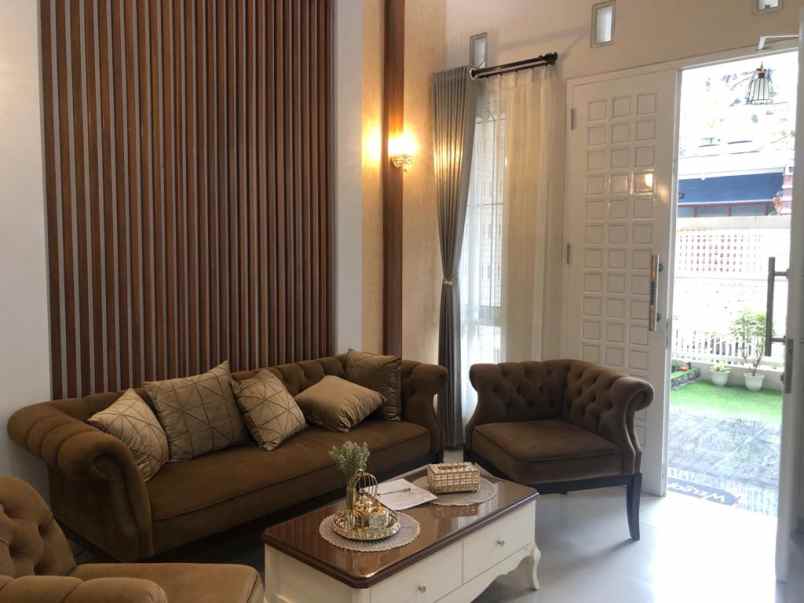 rumah 2 lantai semi furnished di kota malang