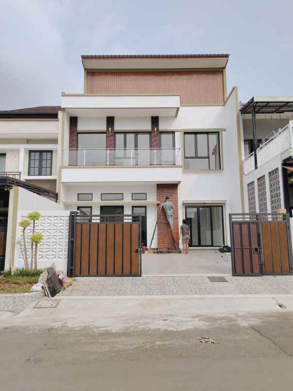 rumah 2 lantai siap huni di cluster nusaloka bsd city