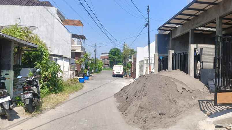 rumah 2 lantai siap huni puri anjasmoro semarang barat