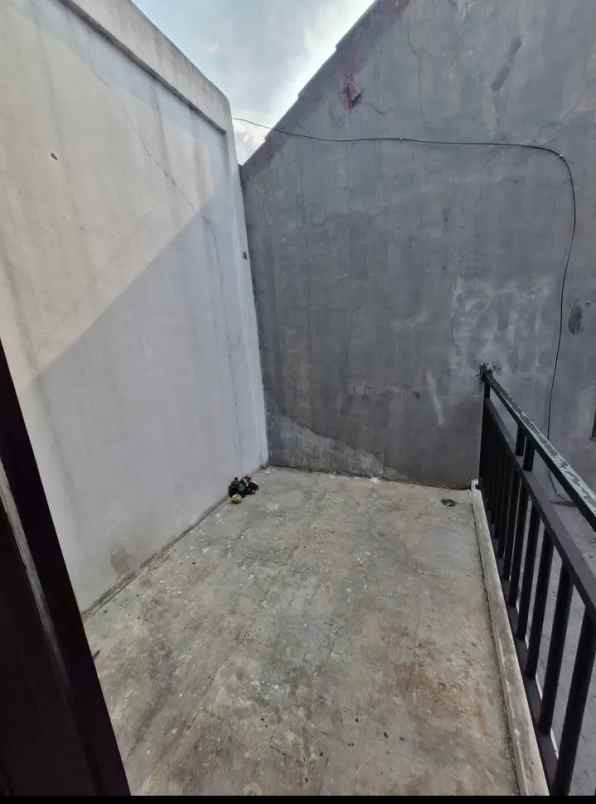rumah 2lt dalam perumahan kawasan ciherang tapos depok