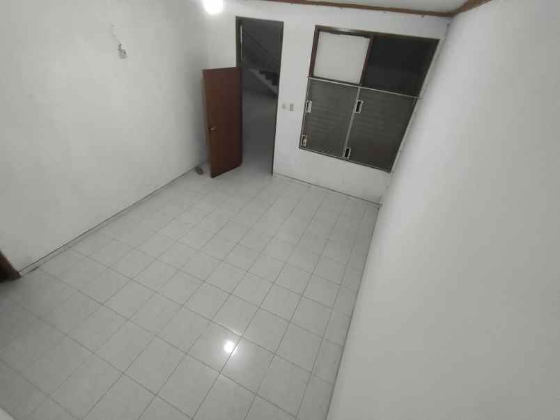 rumah 4br 2 lantai di belakang ciputra world