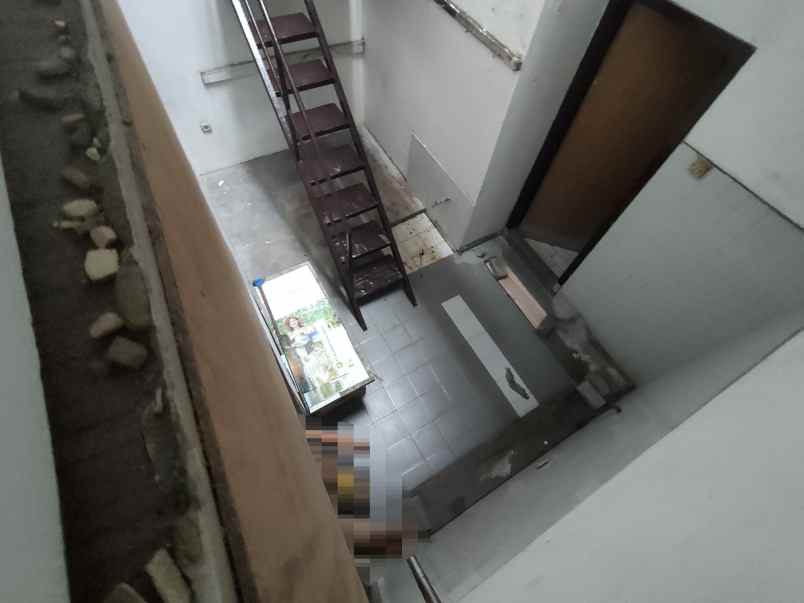 rumah 4br 2 lantai di belakang ciputra world