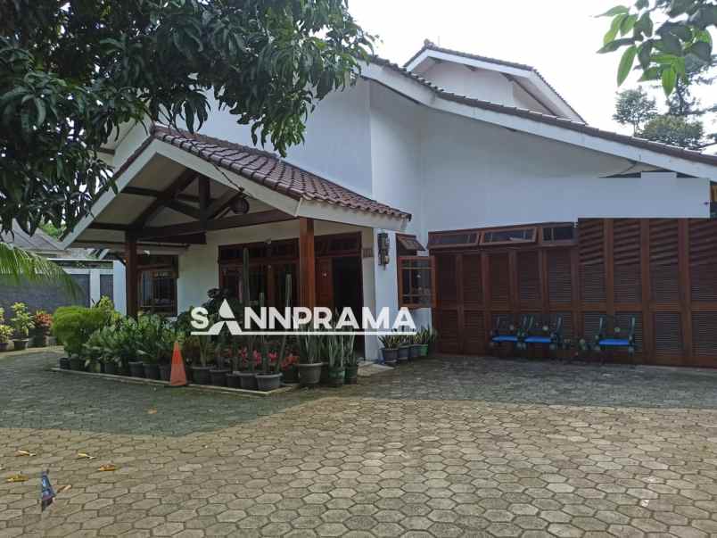 rumah asri siap huni lahan luas di cimanggis depok