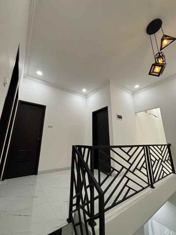 rumah baru modern di condet balekambang jakarta timur