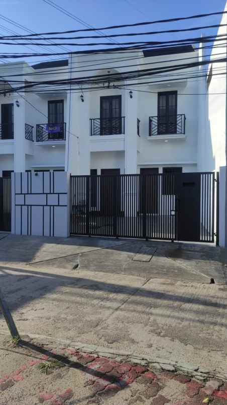 rumah baru modern di condet balekambang jakarta timur