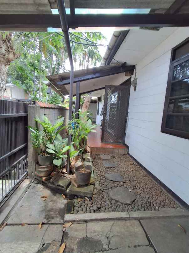 rumah besar langka dekat tol