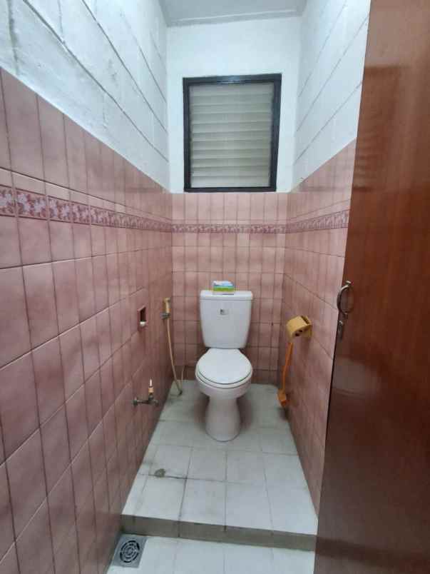 rumah besar langka dekat tol