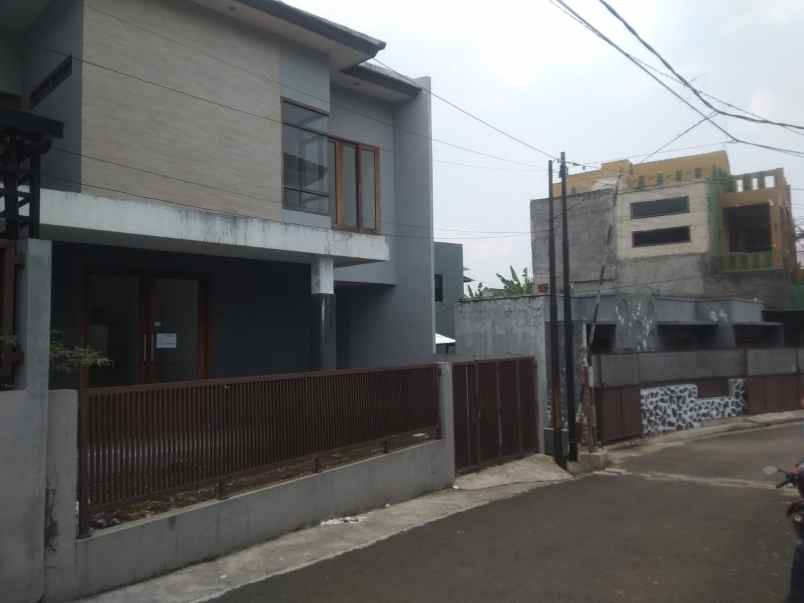 rumah budi luhur 2 lt dekat gateway pasteur