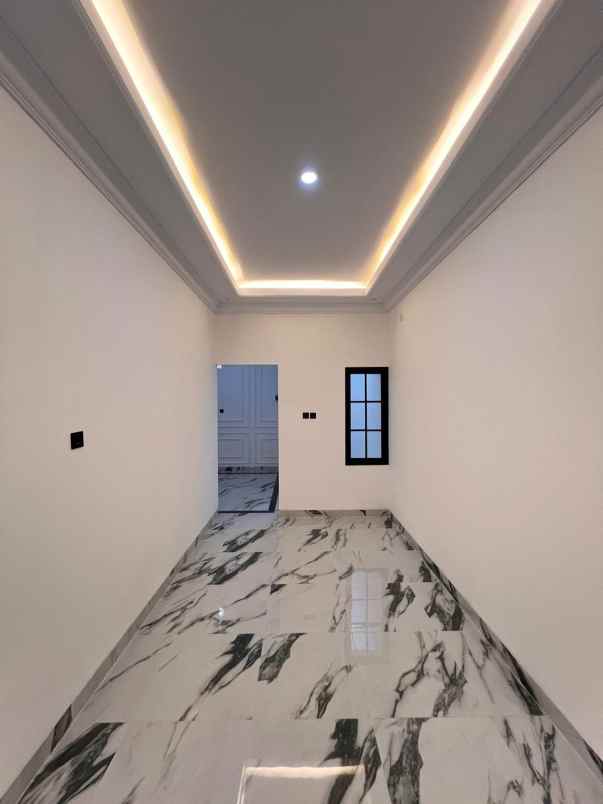 rumah cantik di jagakarsa dekat sta