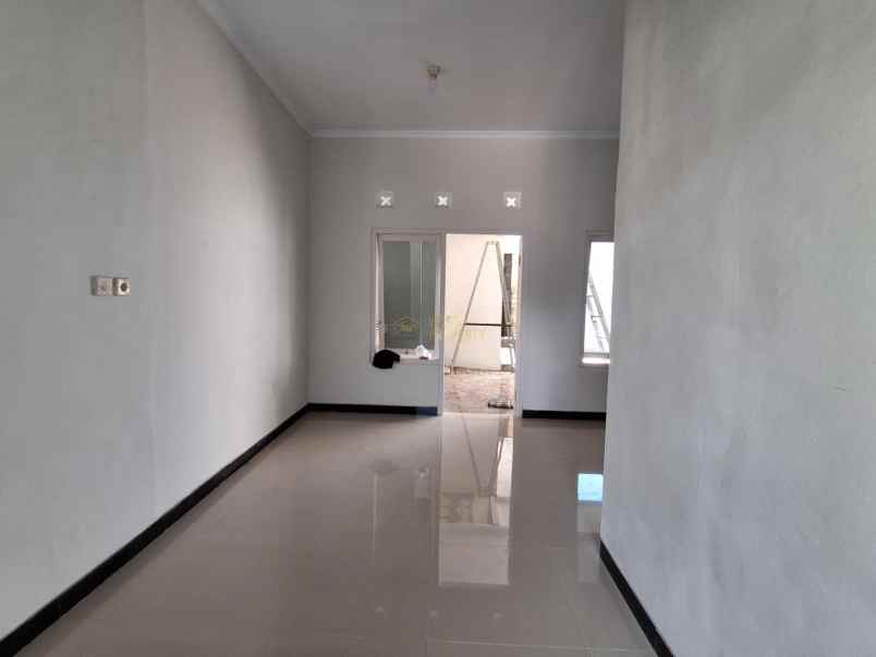 rumah cantik lokasi super strategis di tajem