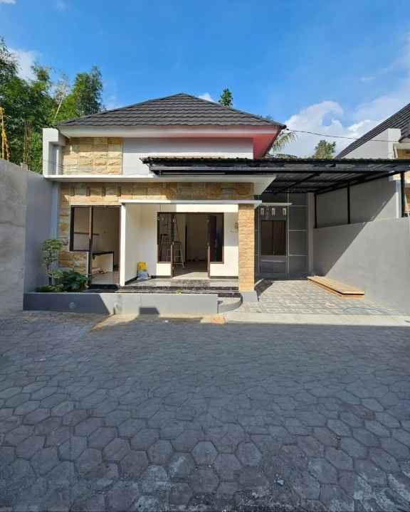 rumah cantik siap huni dekat maguwoharjo sleman