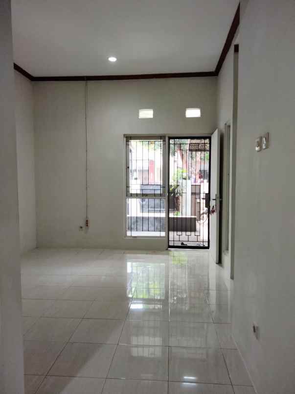 rumah cluster cantik jombang ciputat tangerang selatan