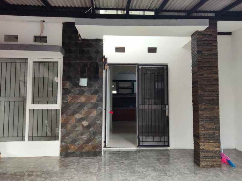 rumah cluster cantik jombang ciputat tangerang selatan