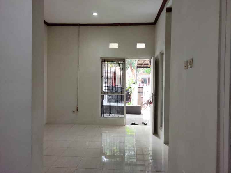 rumah cluster cantik jombang ciputat tangerang selatan