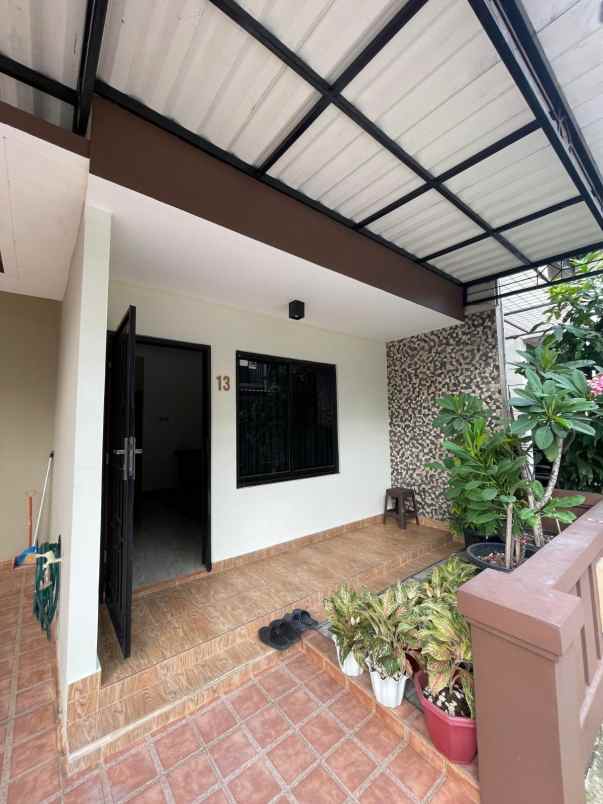 rumah dalam townhouse di pasar rebo jaktim