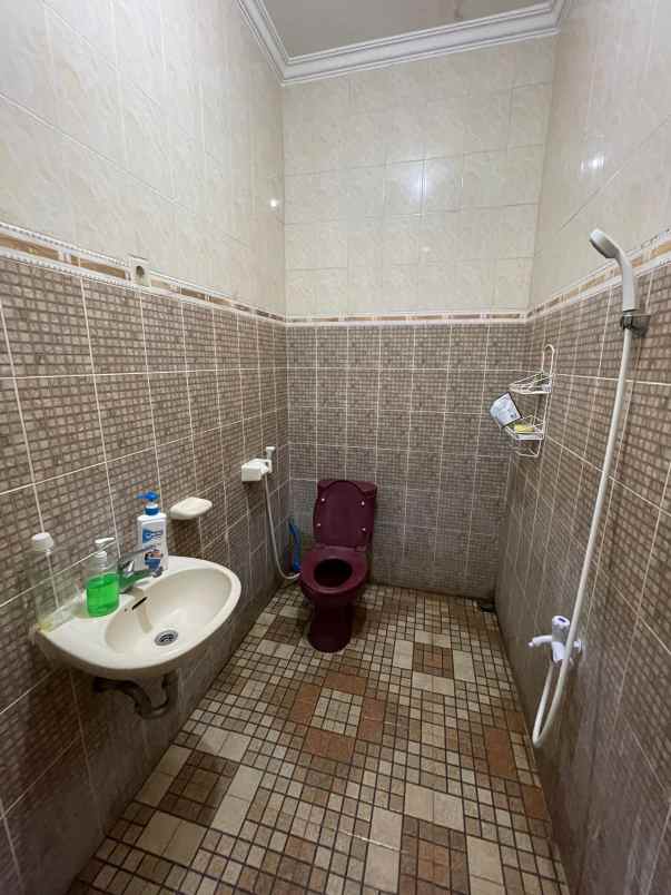 rumah dalam townhouse posisi hook di pasar rebo jaktim