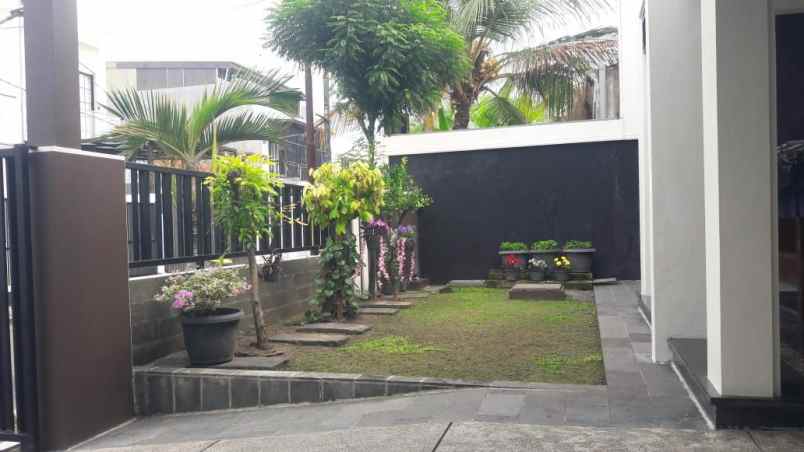 rumah darmo permai timur strategis siap huni