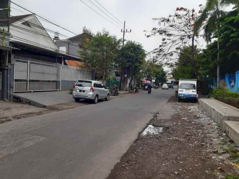 rumah di pucang jajar row jalan lebar