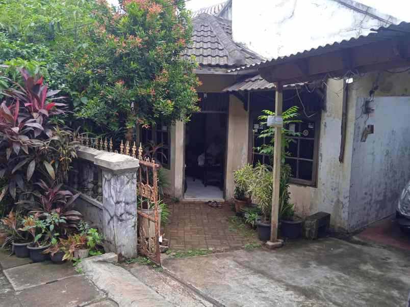 rumah dijual di jalan karya utama srengseng