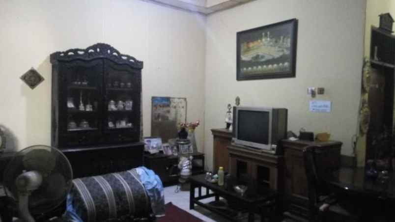 rumah dijual di jalan karya utama srengseng